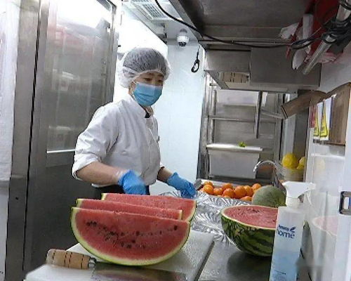 食品藥品監(jiān)管視窗 大瀝開展餐飲企業(yè)疫情防控專項(xiàng)檢查 筑牢餐飲管理安全防線